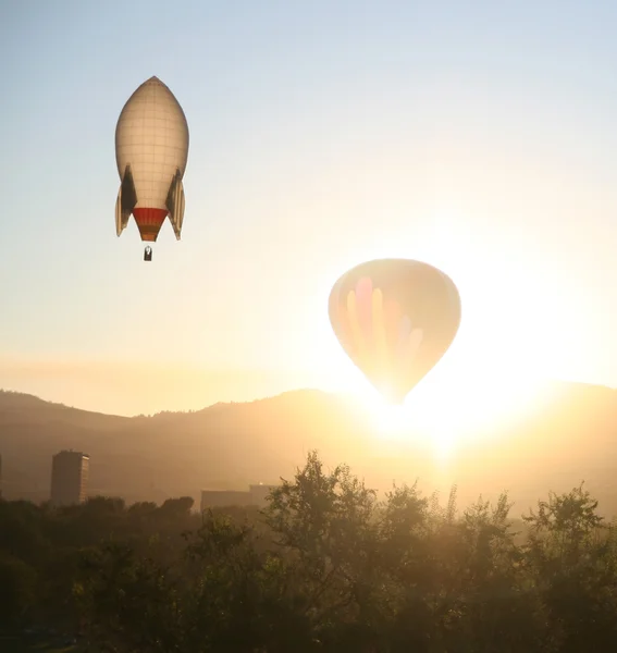Heißluftballons am Himmel — Stockfoto