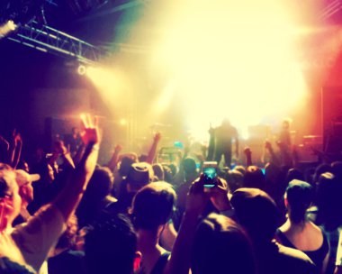 Konserdeki kalabalık