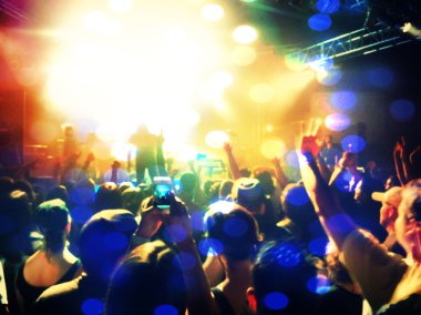 Konserdeki kalabalık