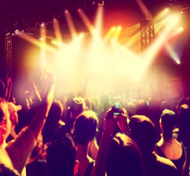 Konserdeki kalabalık