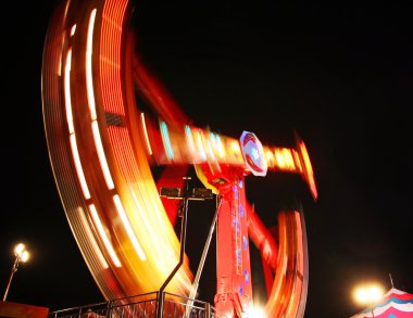 Ay parkında dönme dolap