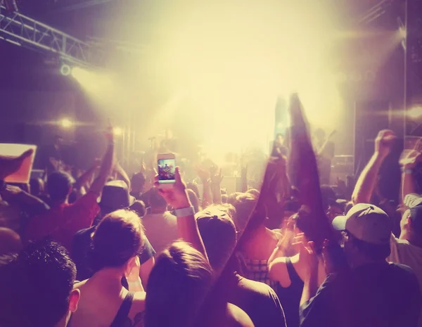 Menschenmenge bei Konzert — Stockfoto