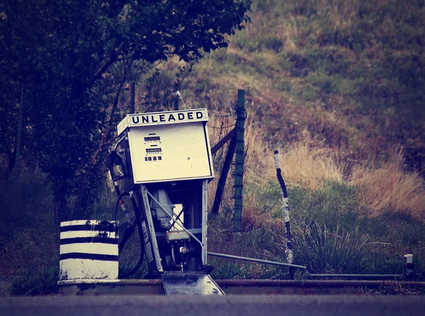Eski bir benzin pompası — Stok fotoğraf