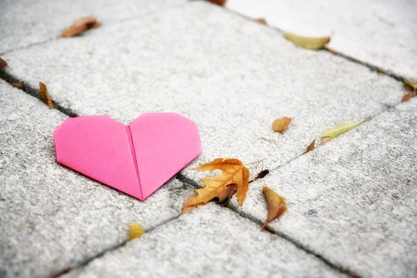 Origami heart on concrete paver blocks — Stock Photo, Image