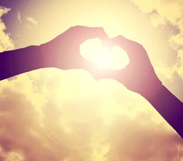 Two hands making heart shape in sky — Stock Photo, Image