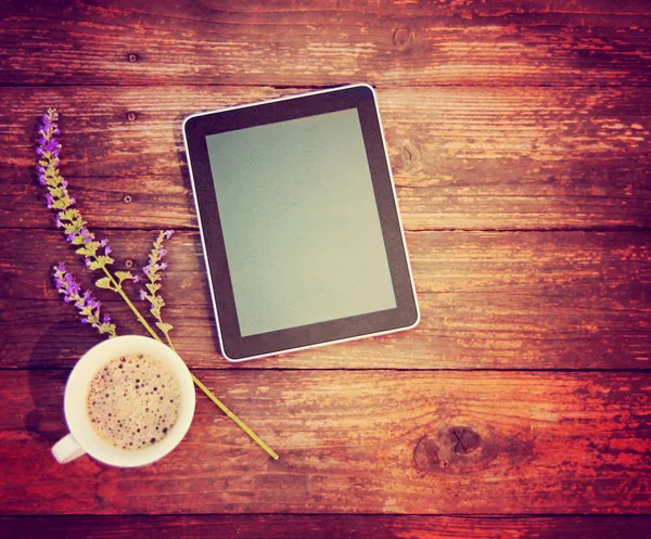 Digital tablet computer on wooden table — Stock Photo, Image