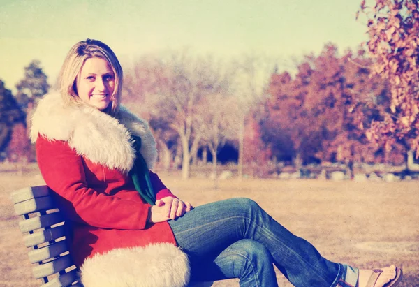 Woman sitting on a bench — Stock Photo, Image