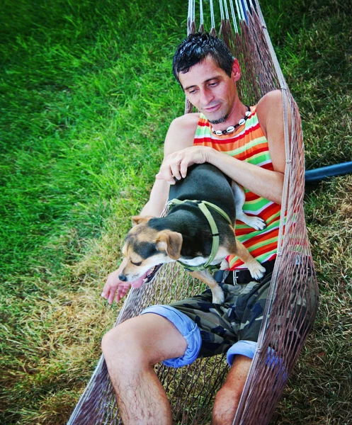 Man in hammock with chihuahua — Stock Photo, Image
