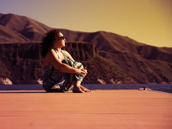 Woman sitting on a dock — Stock Photo, Image