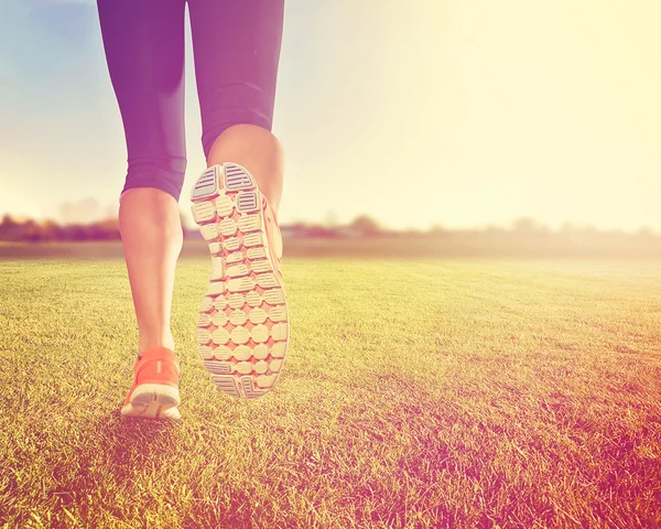 Pair of legs on grass — Stock Photo, Image