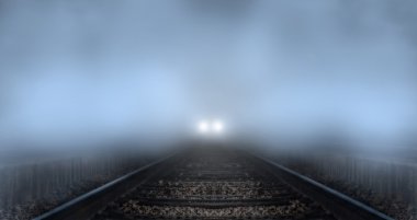 sis parça aşağı gelen tren