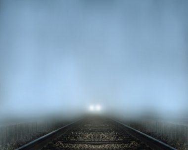 sis parça aşağı gelen tren
