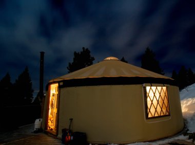 Karlı dağlar yurt