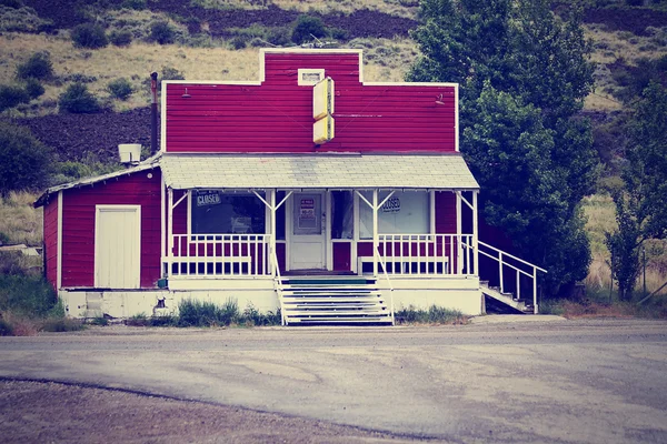 Ein alter geschlossener Landladen — Stockfoto