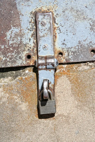 Rusty bolts on grunge metal background — Stock Photo, Image