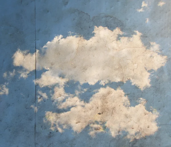 Nubes sobre una superposición de papel — Foto de Stock