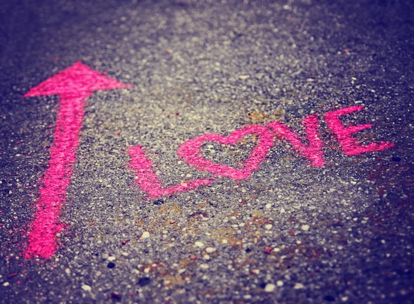 Seta mostrando o caminho para o amor — Fotografia de Stock