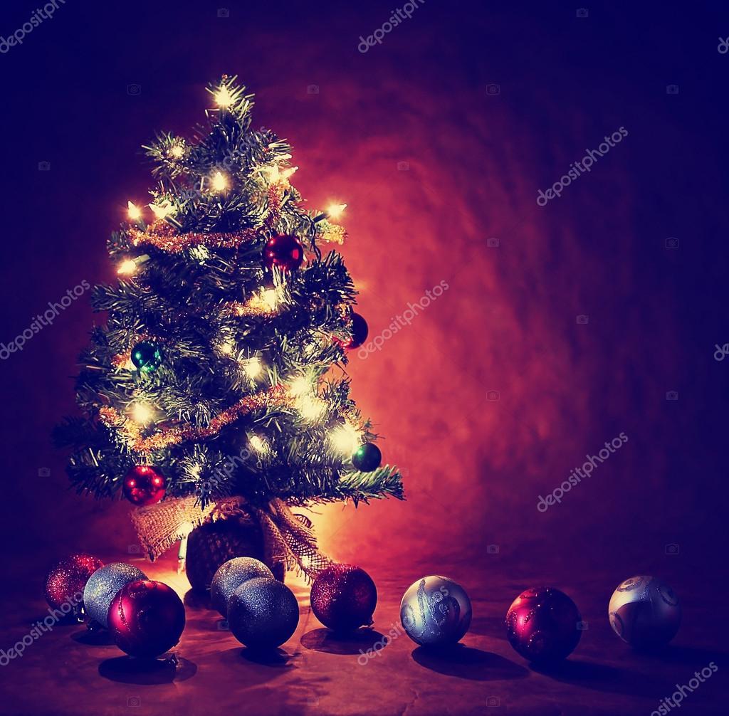 クリスマス ツリーのライトや装飾品と ストック写真 C Graphicphoto