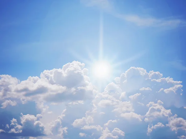 Cielo azul en día soleado — Foto de Stock