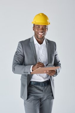 mühendis inşaat surveyor kask ile 