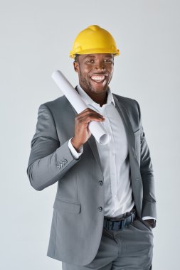 mühendis surveyor holding çizim planı