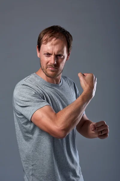 Man showing his muscles from exercise — Stock Photo, Image