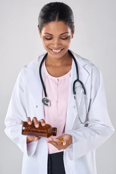 Mujer médico con píldoras concepto médico de salud — Foto de Stock