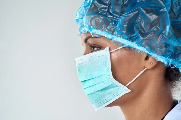 Confident female surgeon in mask — Stock Photo, Image