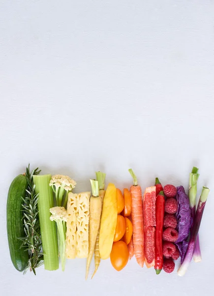 Coleta de frutas e vegetais arco-íris — Fotografia de Stock