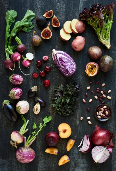 Збірка свіжих овочів і фруктів — стокове фото