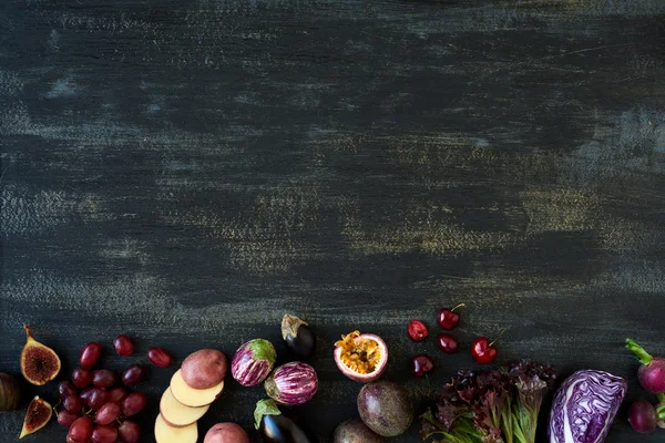 Råa färskvaror frukt och grönsaker — Stockfoto
