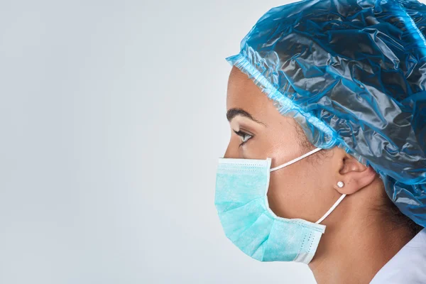 Confident female surgeon in mask — Stock Photo, Image