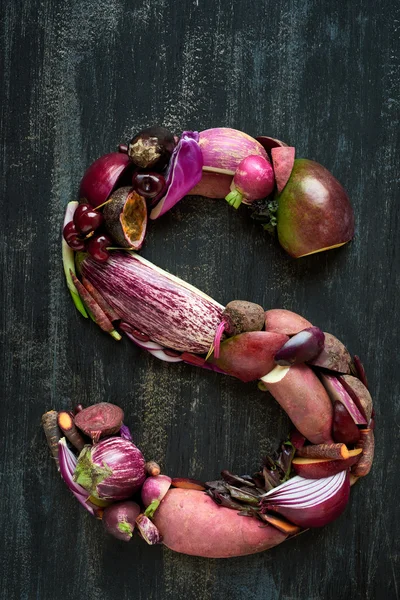 Alphabet letter made of purple vegetables — Stock Photo, Image