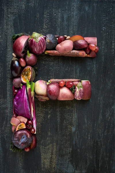 Alphabet Buchstabe aus lila Gemüse — Stockfoto