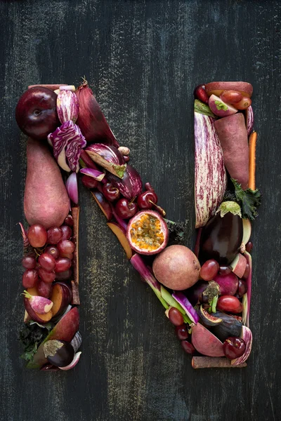 Alphabet letter made of purple vegetables — Stock Photo, Image