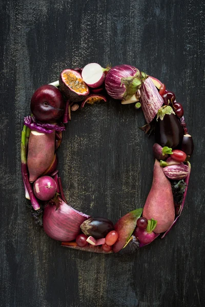 Алфавіт лист з фіолетових овочів — стокове фото