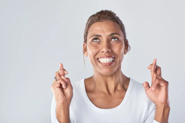 Woman with fingers crossed — Stock Photo, Image