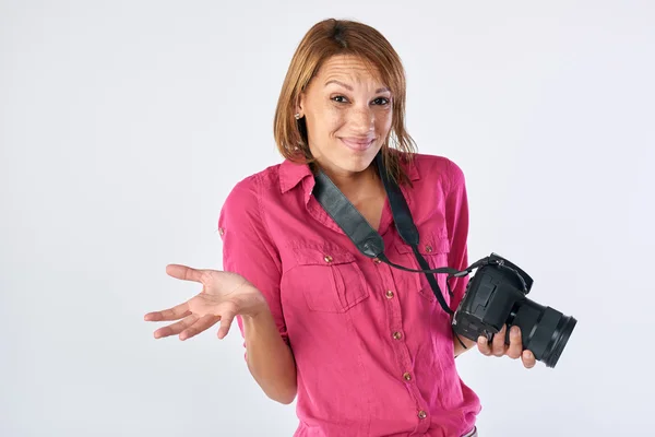 Woman holding dslr camera — Stock Photo, Image