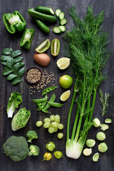 Verduras y frutas verdes crudas — Foto de Stock