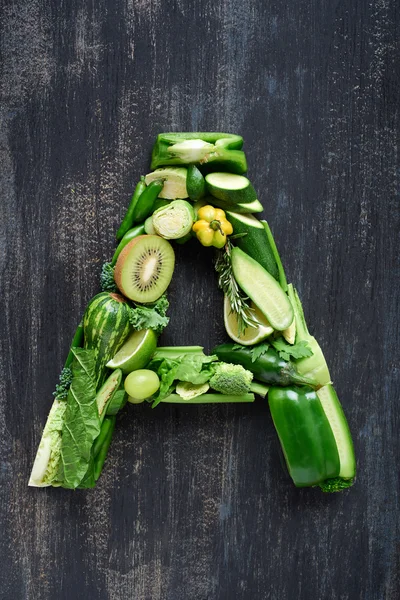 Lettera fatta di cibo crudo verde — Foto Stock