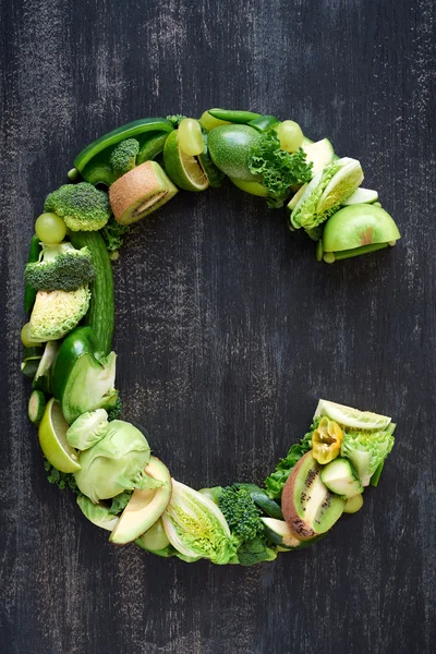 Letter made of green raw food — Stock Photo, Image