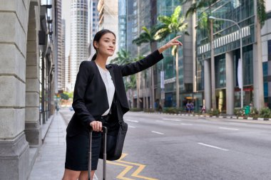 Taksi için arama iş kadını