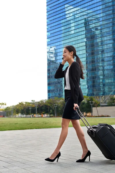 Viajera internacional de negocios — Foto de Stock