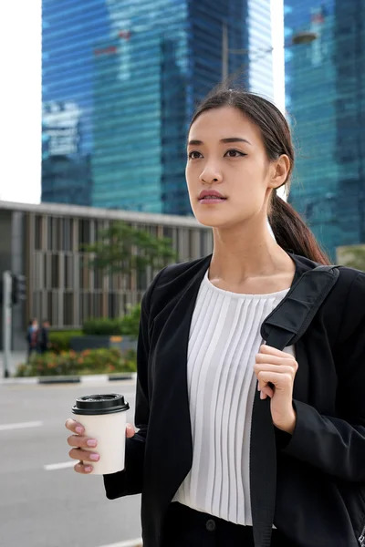 Commute asian business woman — Stock Photo, Image