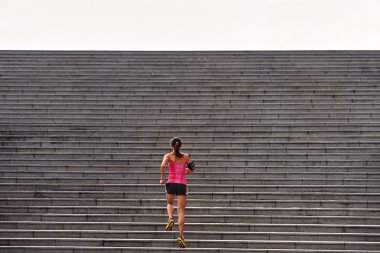 fitness kadın adımları çalıştırma