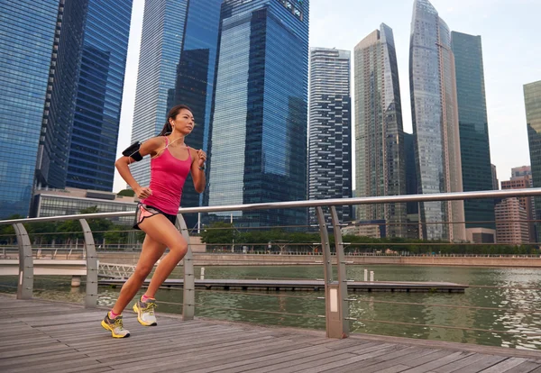 Fitness vrouw op de vlucht — Stockfoto