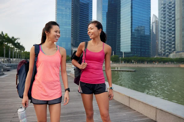 Fitness vrouwen lopen — Stockfoto