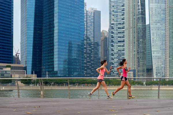 Best friends running — Stock Photo, Image