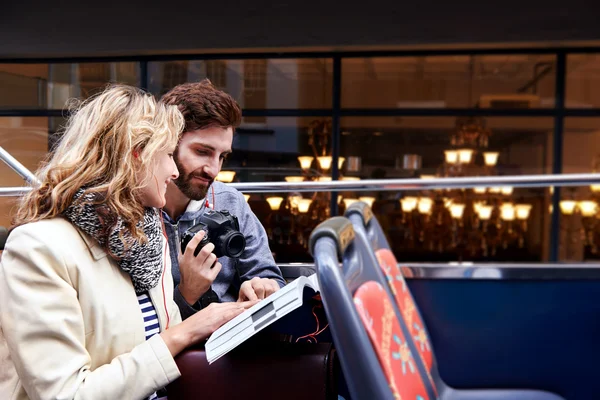 Couple on open top bus tour guide — Stock Photo, Image