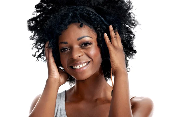 Afrikaanse vrouw met hoofdtelefoon — Stockfoto